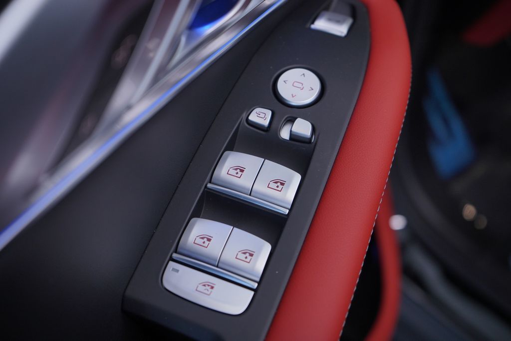 Thumbnail: 2026 BMW XM - 18