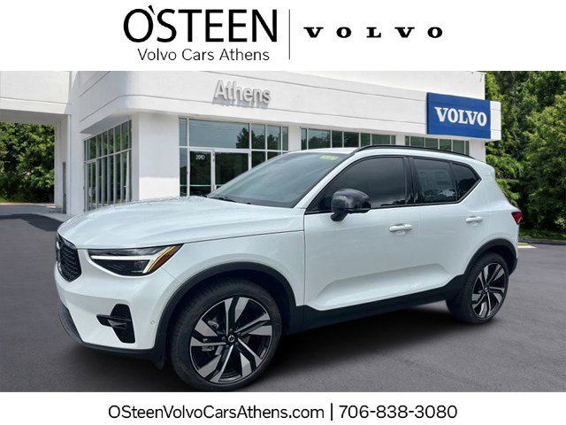 2025 Volvo XC40 B5 Plus Dark Theme AWD