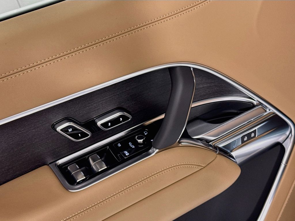 Thumbnail: 2026 Land Rover Range Rover - 25