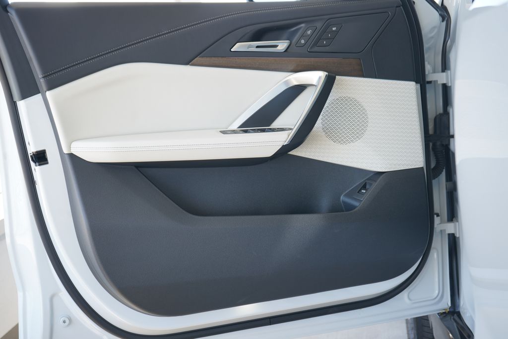 Thumbnail: 2026 BMW X1 - 10