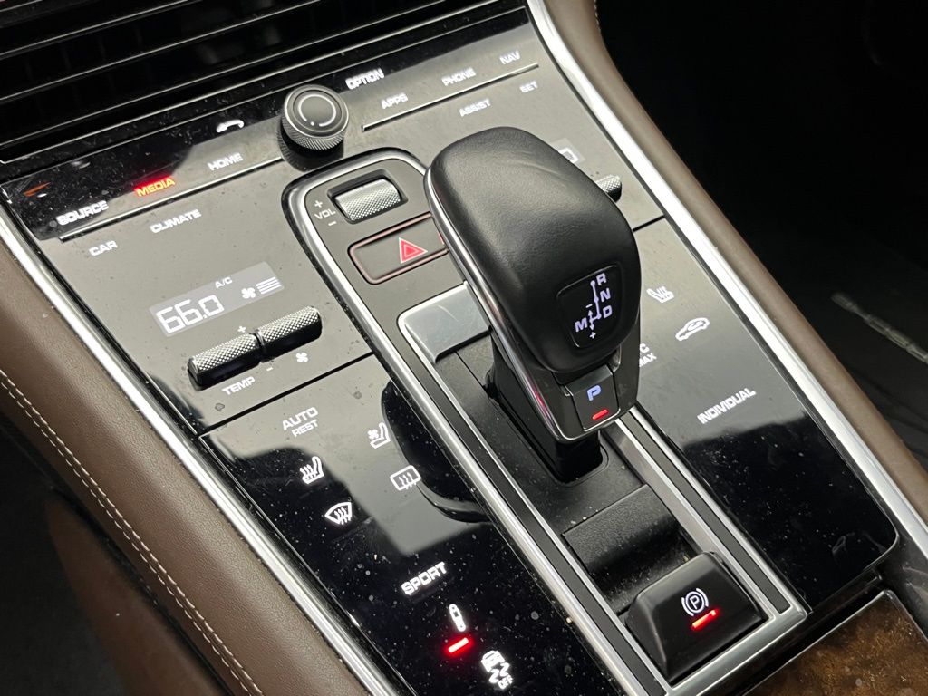 Thumbnail: 2018 Porsche Panamera - 9