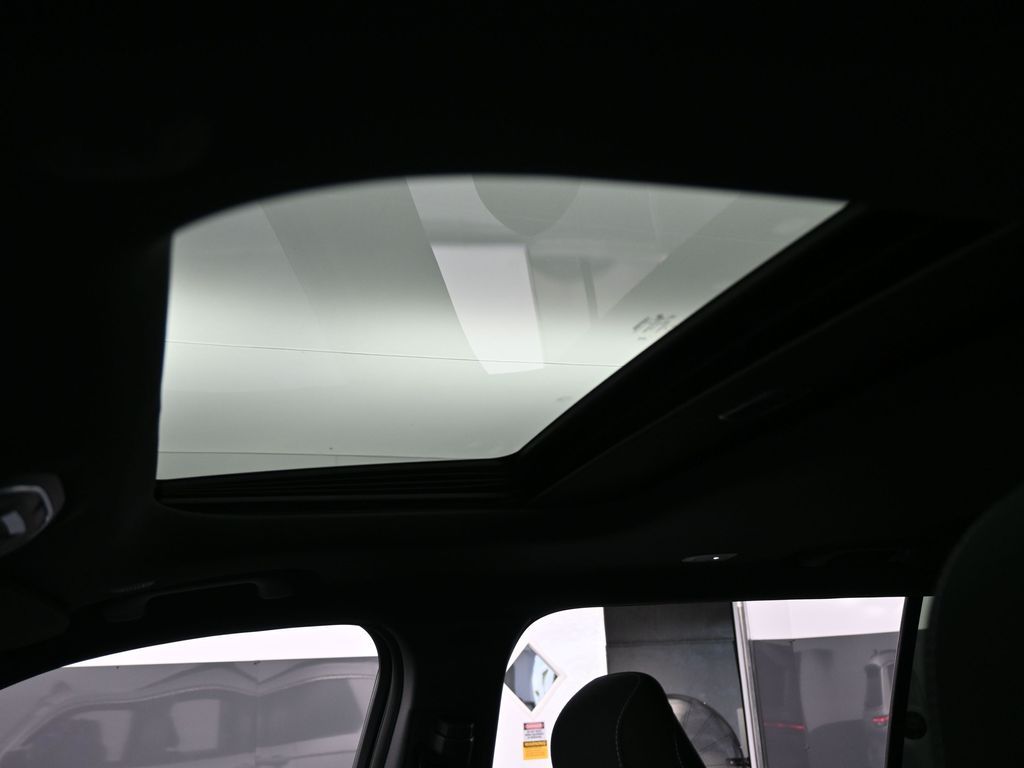 Used 2024 Silver Zynith Jeep Laredo image 13