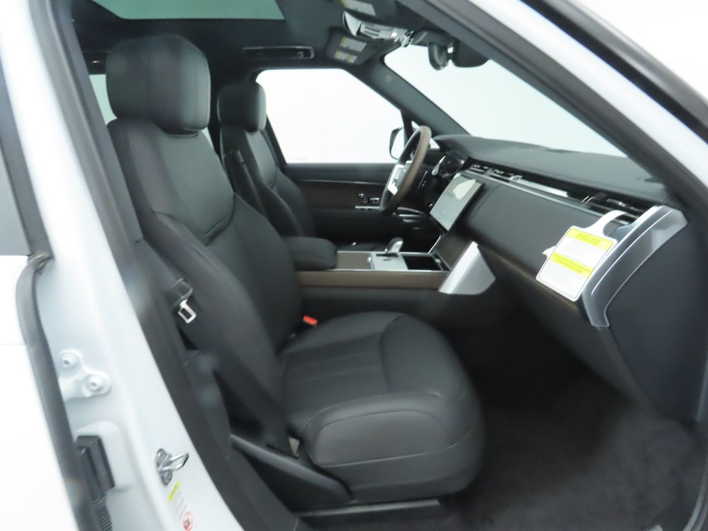 2025 Land Rover Range Rover SE 22