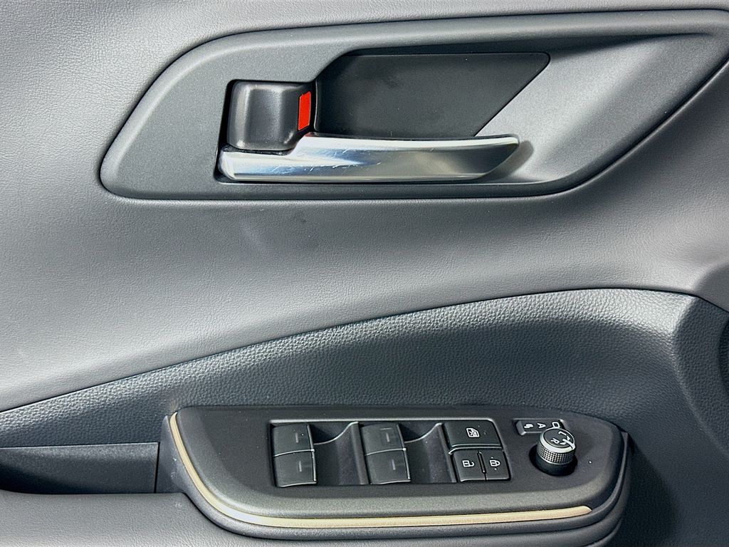 Thumbnail: 2023 Toyota Crown - 18