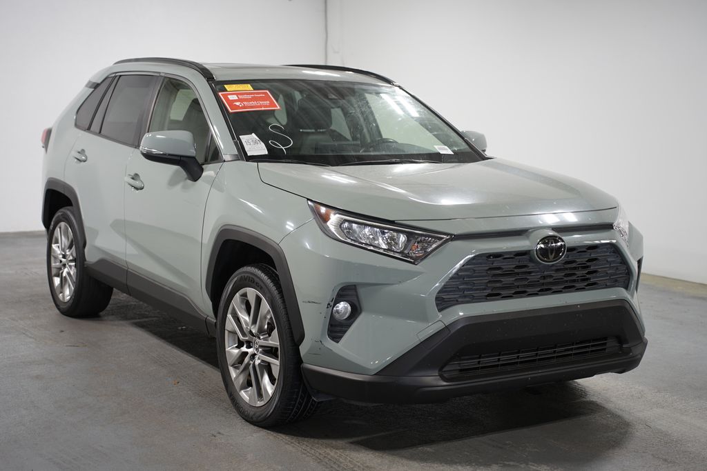2021 Toyota RAV4 XLE Premium 3