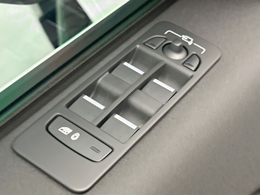 Thumbnail: 2025 Land Rover Discovery Sport - 22