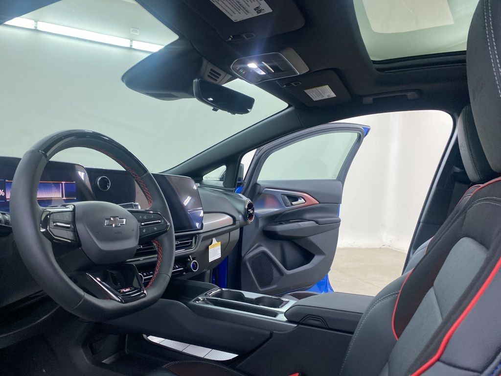2025 Chevrolet Equinox EV RS photo