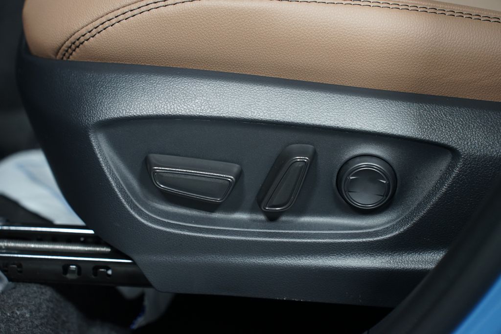 Thumbnail: 2026 Toyota Corolla Cross - 32