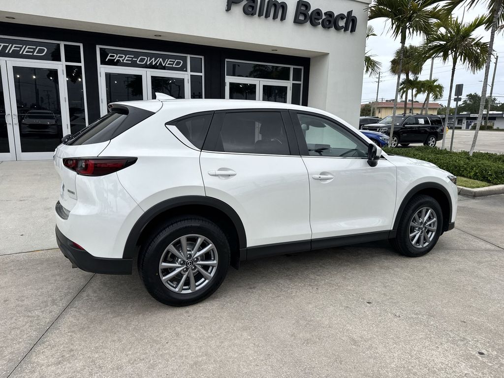 View vehicle photo 4