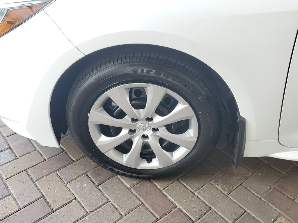 2025 Toyota Corolla LE photo 9