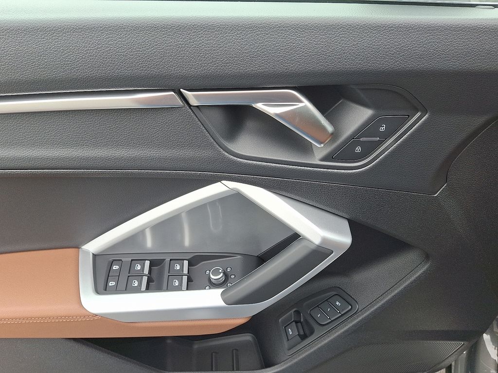 Thumbnail: 2025 Audi Q3 - 9