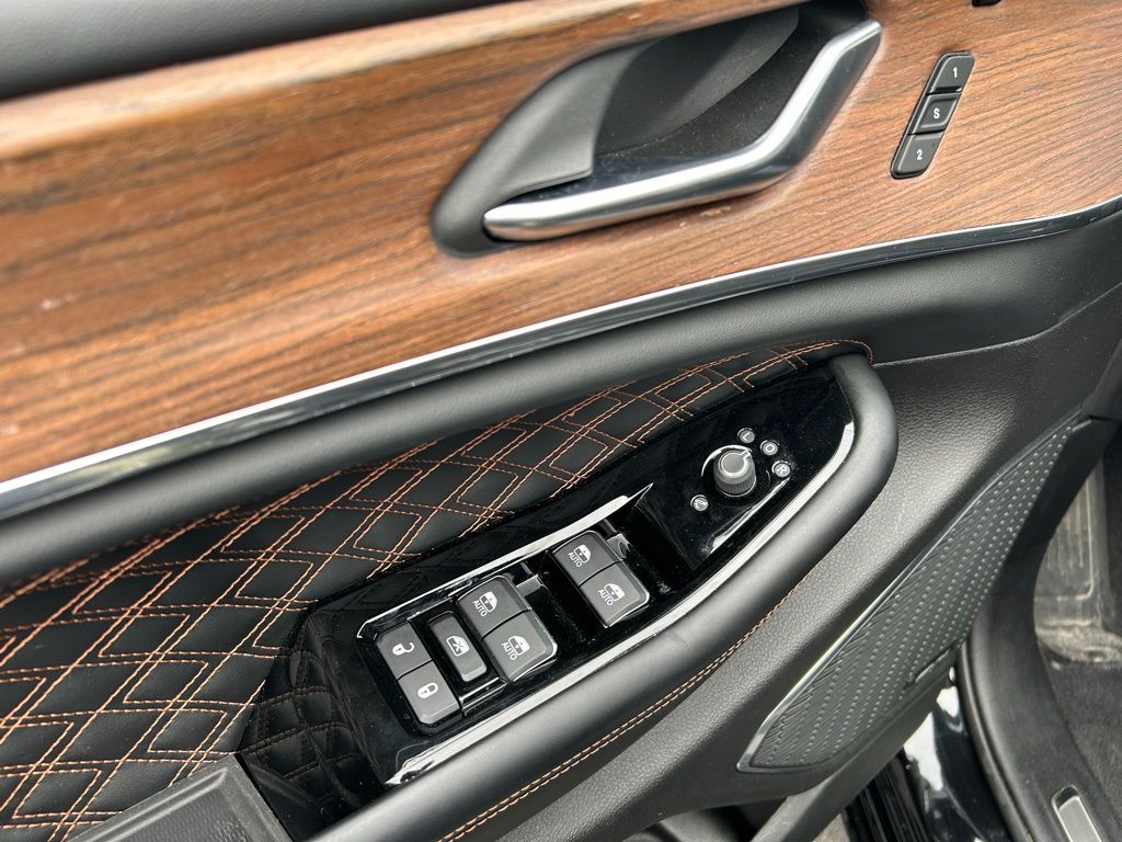 2021 Jeep Grand Cherokee L Summit 29