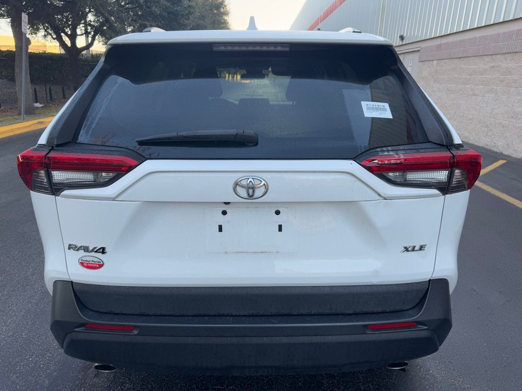 2021 Toyota RAV4 XLE 4