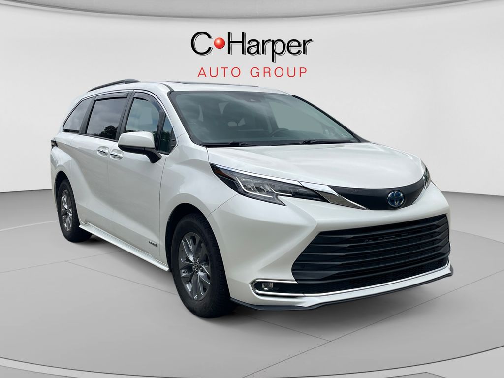 2021 Toyota Sienna XLE 7-Passenger FWD