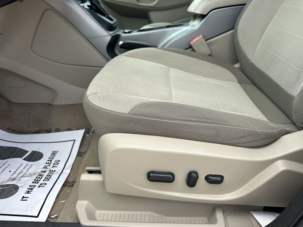 2014 Oxford White Ford Escape SE 4X4 SUV