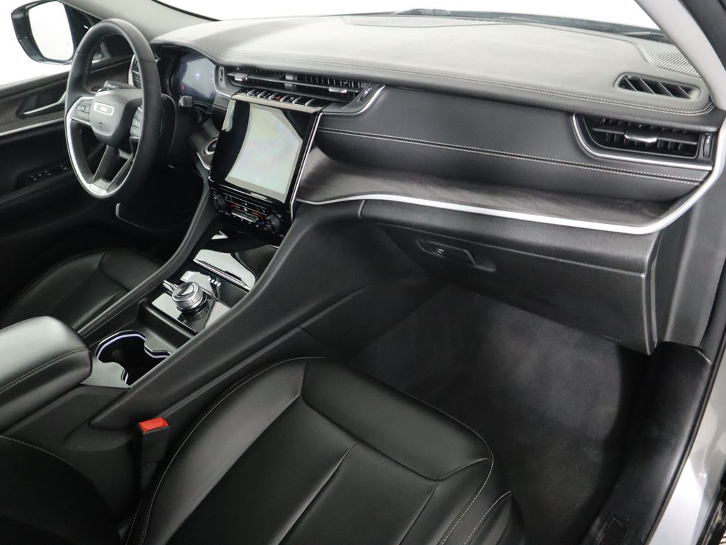 Thumbnail: 2024 Jeep Grand Cherokee L - 18