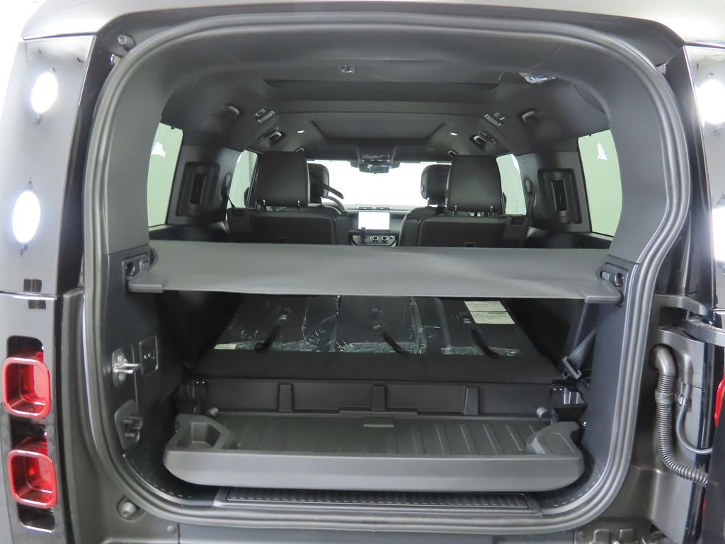 Thumbnail: 2025 Land Rover Defender - 28