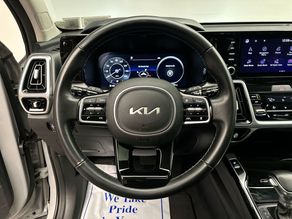 Thumbnail: 2023 Kia Sorento - 18