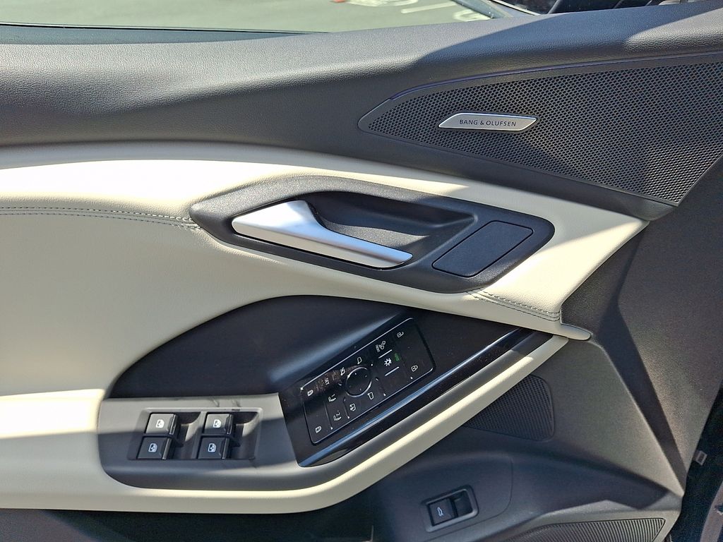 Thumbnail: 2027 Audi Q6 e-tron - 9