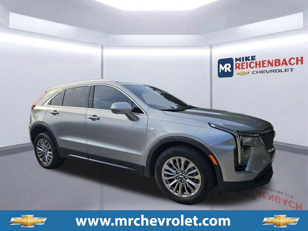 Argent Silver Metallic 2025 Cadillac XT4 SUV / Crossover Front-Wheel Drive 9-Speed Automatic