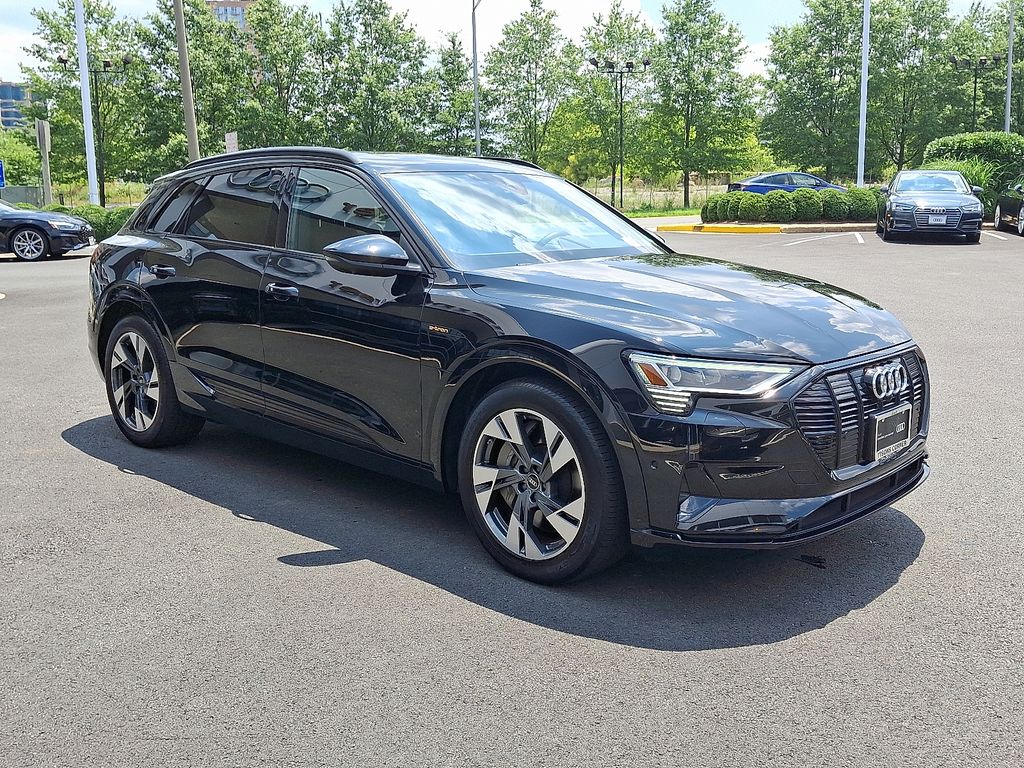 Thumbnail: 2022 Audi e-tron - 3