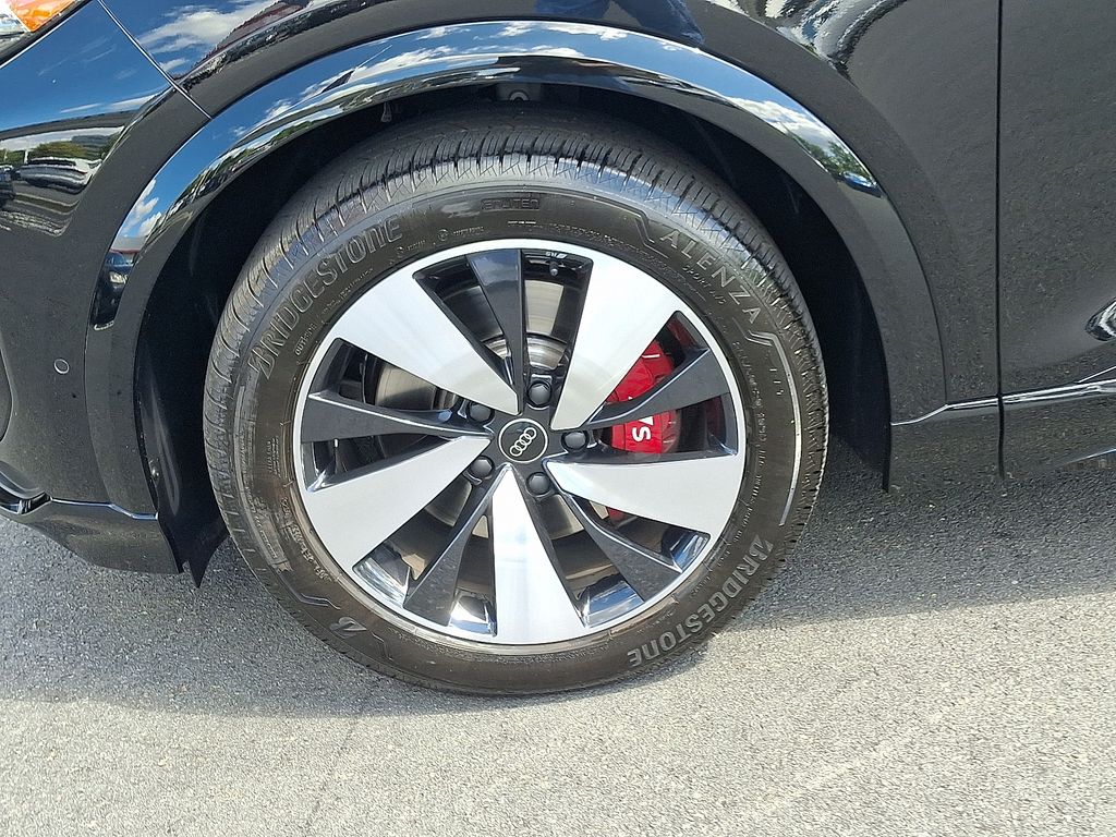 Thumbnail: 2025 Audi SQ6 e-tron - 8