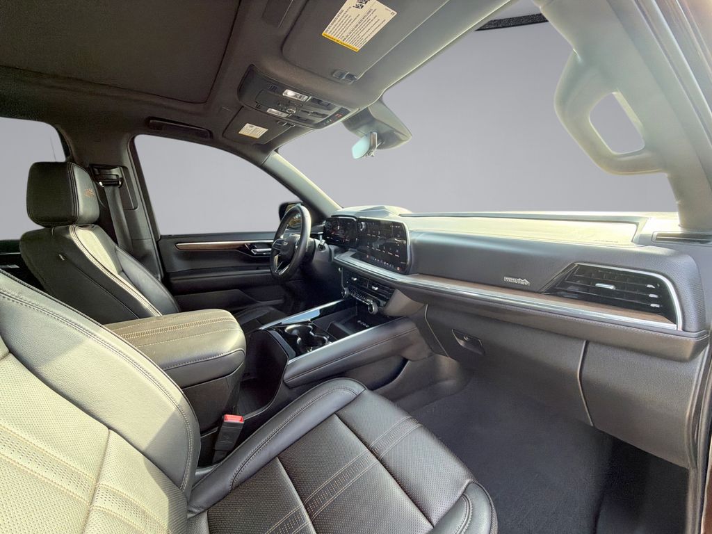 Thumbnail: 2025 Chevrolet Tahoe - 15