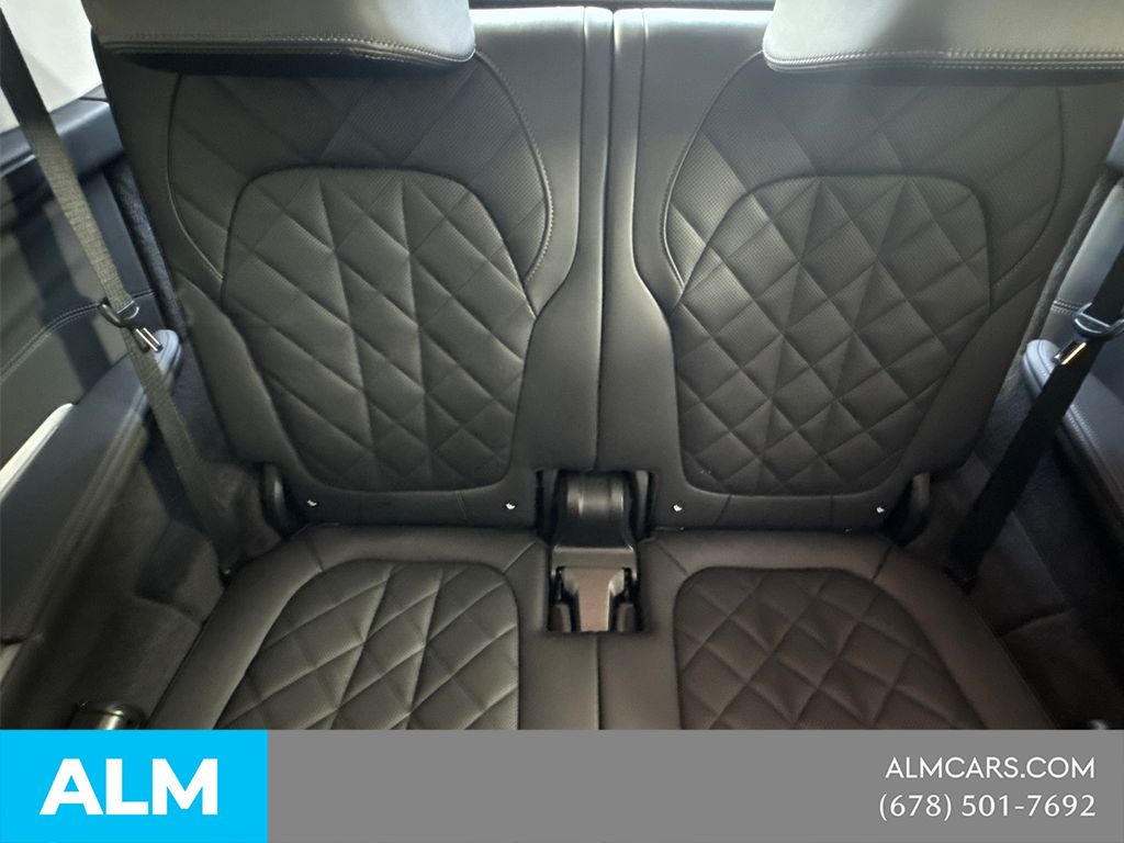 Used 2024  BMW xDrive40i image 27