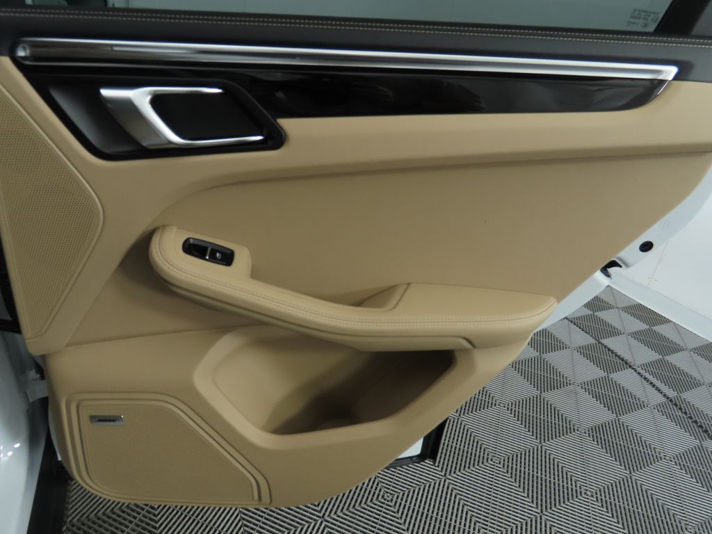 Thumbnail: 2025 Porsche Macan - 30