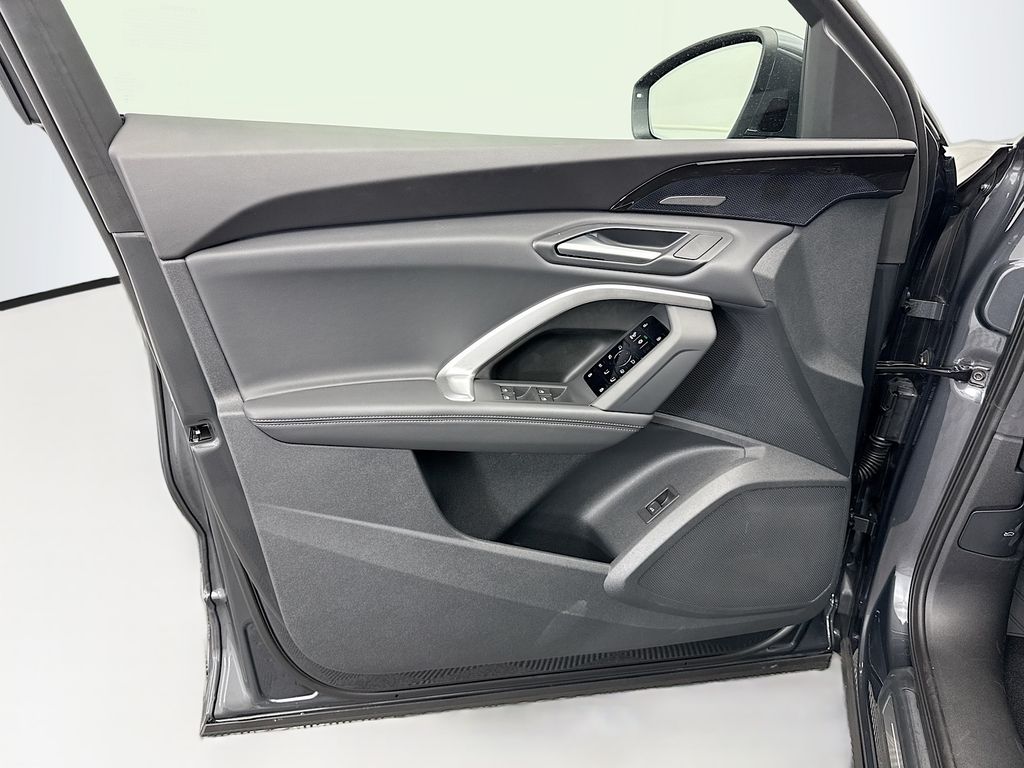 Thumbnail: 2025 Audi Q5 - 23