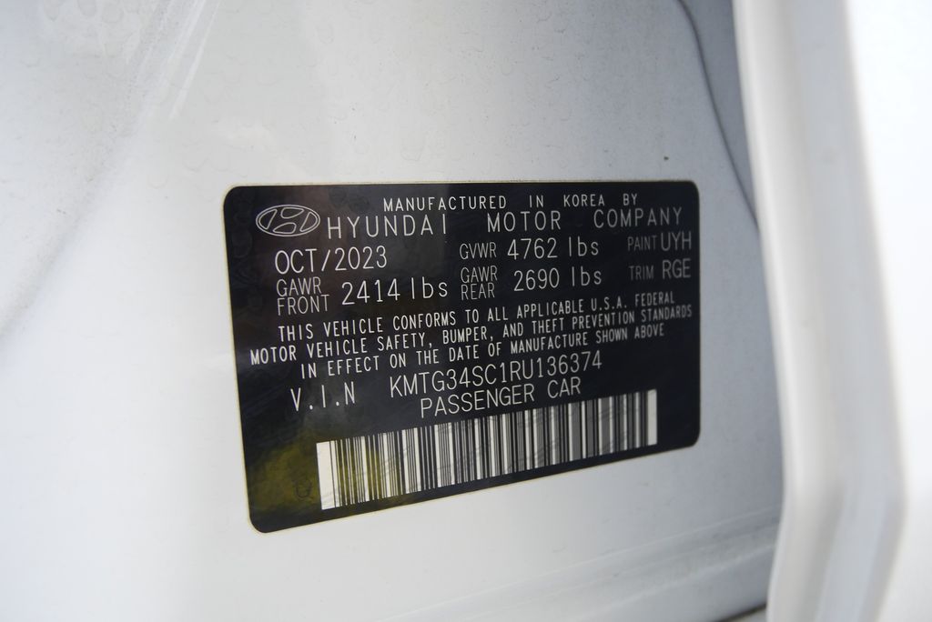 Thumbnail: 2024 Genesis G70 - 29