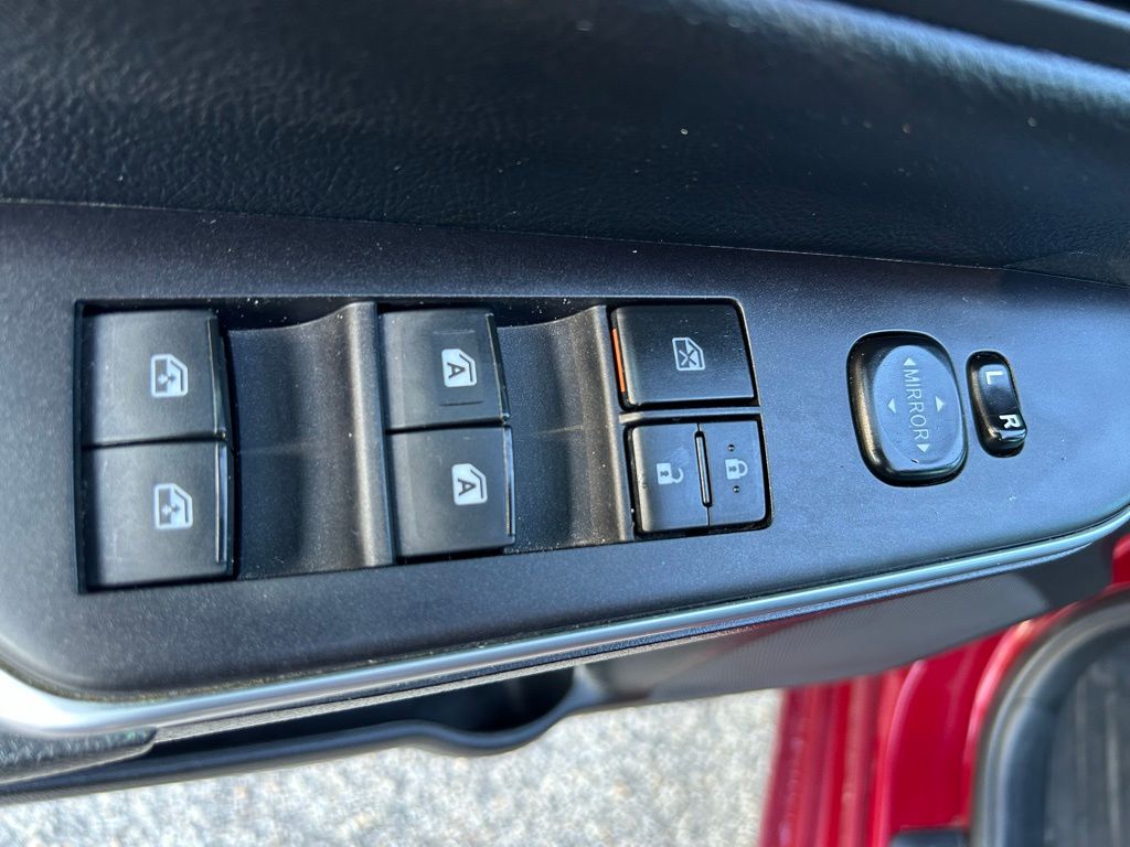 Thumbnail: 2016 Toyota Camry - 17