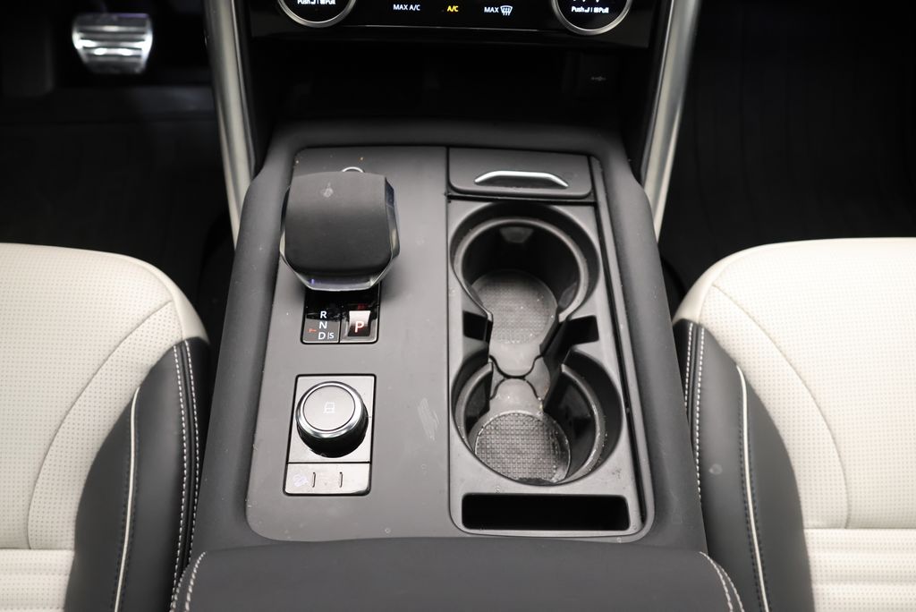 Thumbnail: 2023 Land Rover Discovery - 25