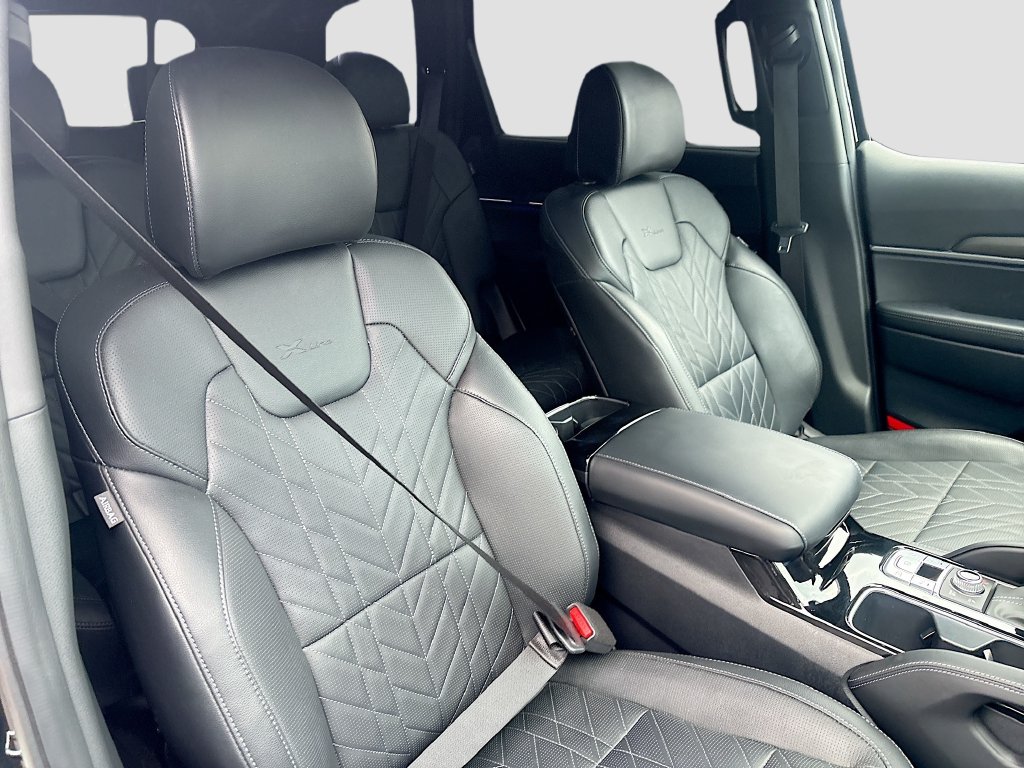 Used 2025 Black Kia SX X-Line image 31