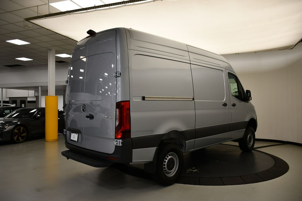 Thumbnail: 2025 Mercedes-Benz Sprinter - 8