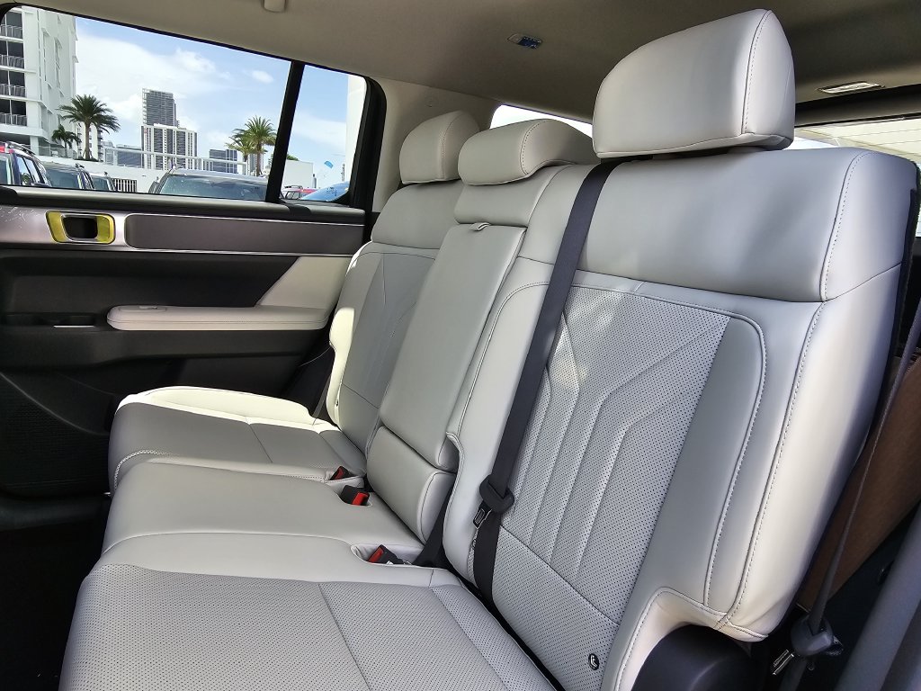 New 2027 White Hyundai SEL image 24