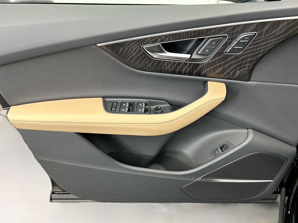 Thumbnail: 2026 Audi Q7 - 24