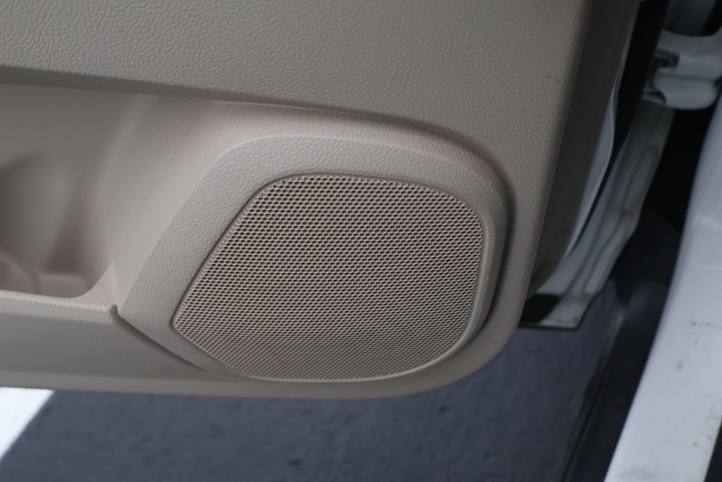 Thumbnail: 2013 Cadillac SRX - 18