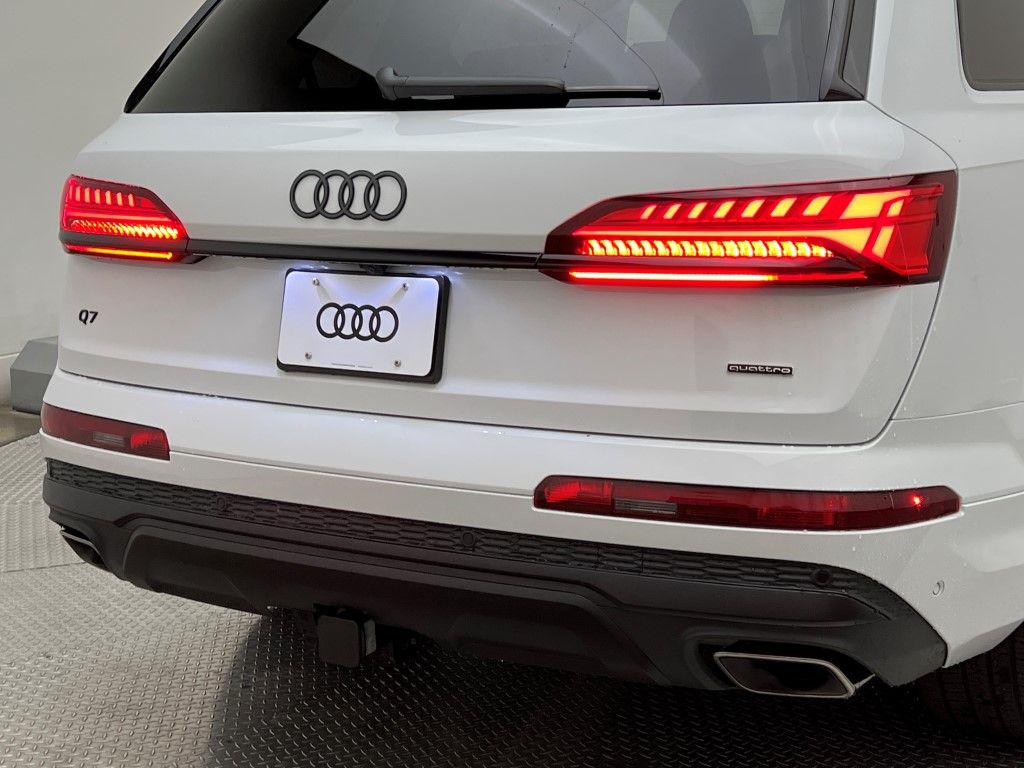 Thumbnail: 2026 Audi Q7 - 8