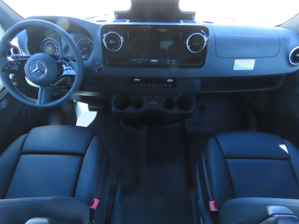 Thumbnail: 2025 Mercedes-Benz Sprinter - 14