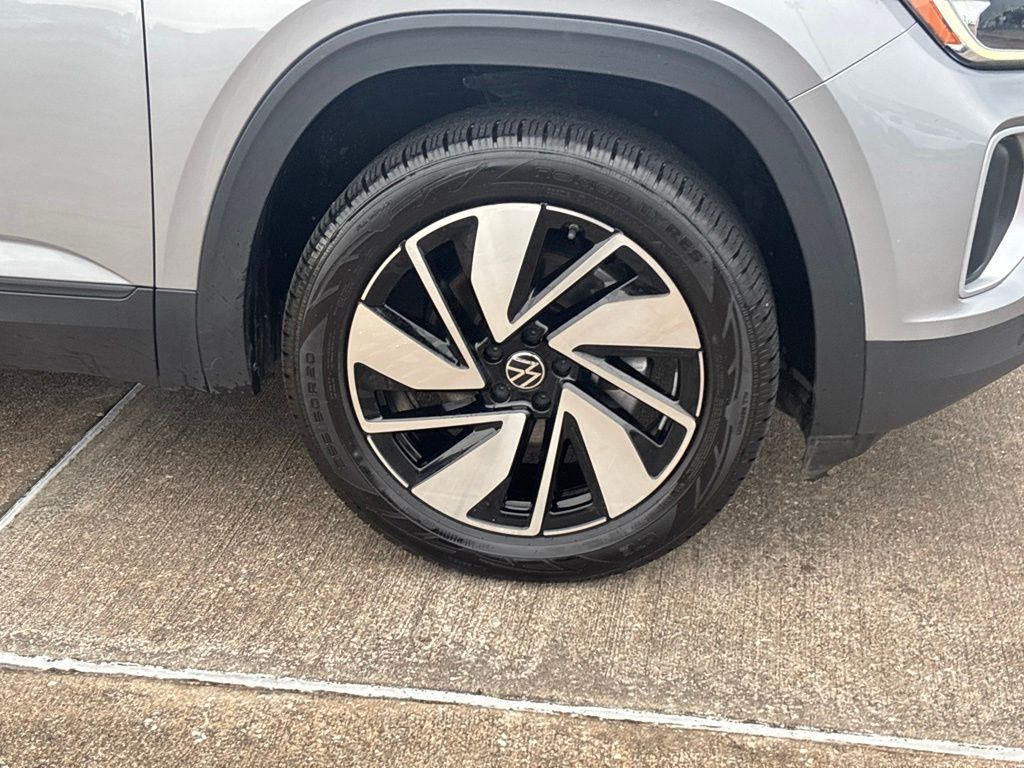2024 Volkswagen Atlas 2.0T SE w/Technology White at DeMontrond Gulf Freeway