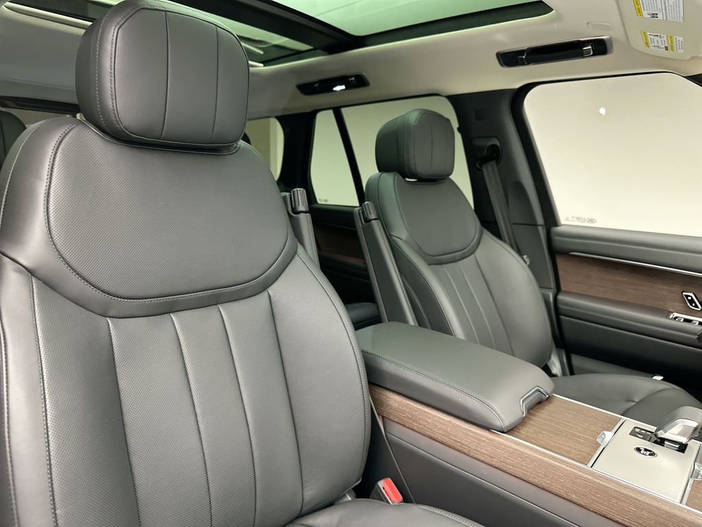 2025 Land Rover Range Rover SE 6