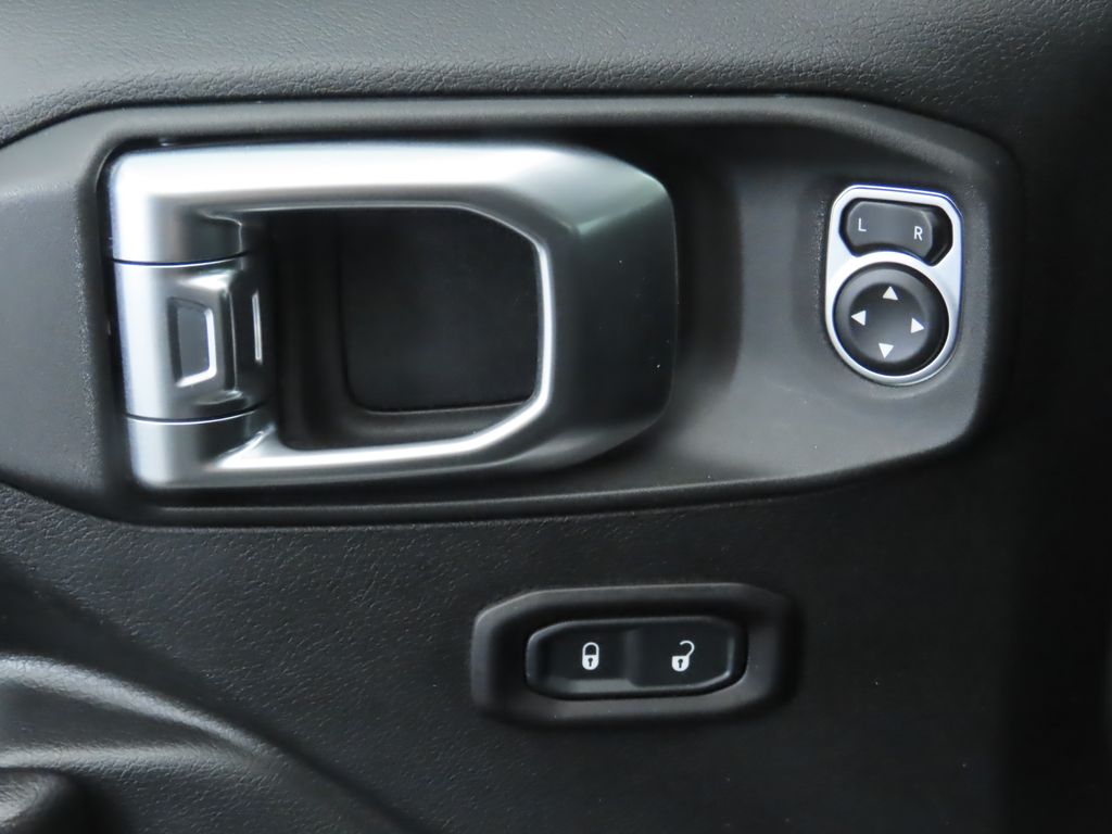 Thumbnail: 2018 Jeep Wrangler - 23