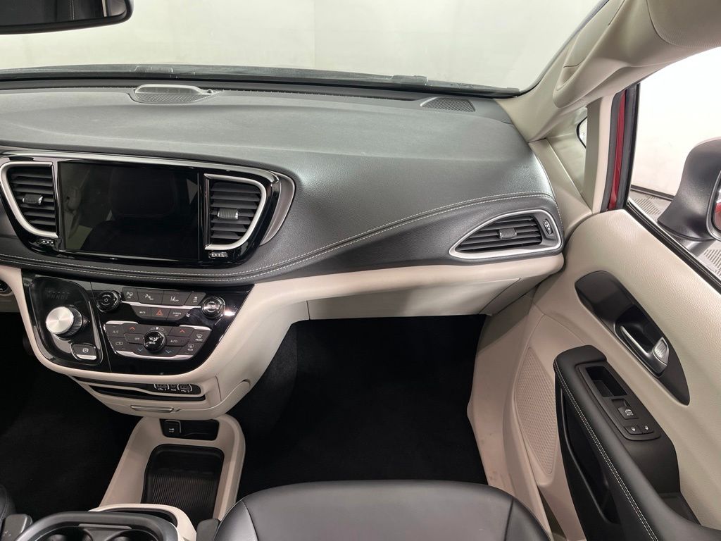 Thumbnail: 2023 Chrysler Pacifica - 23