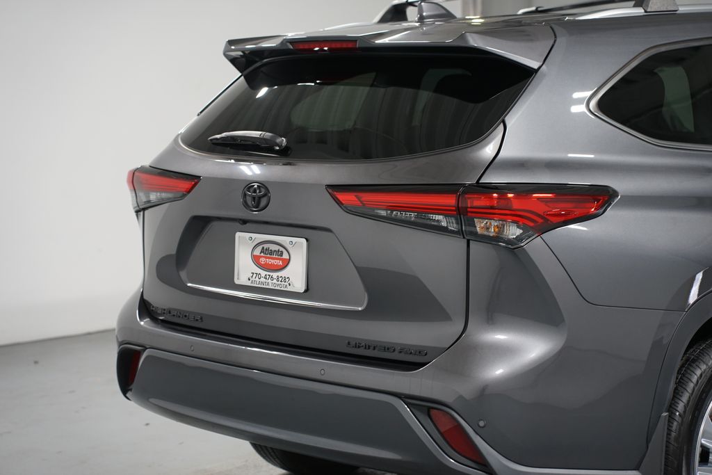 Thumbnail: 2023 Toyota Highlander - 9
