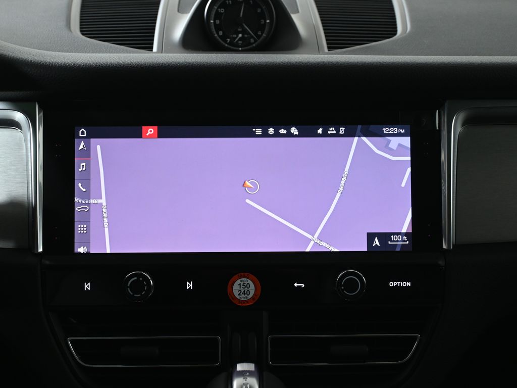 Thumbnail: 2026 Porsche Macan - 23