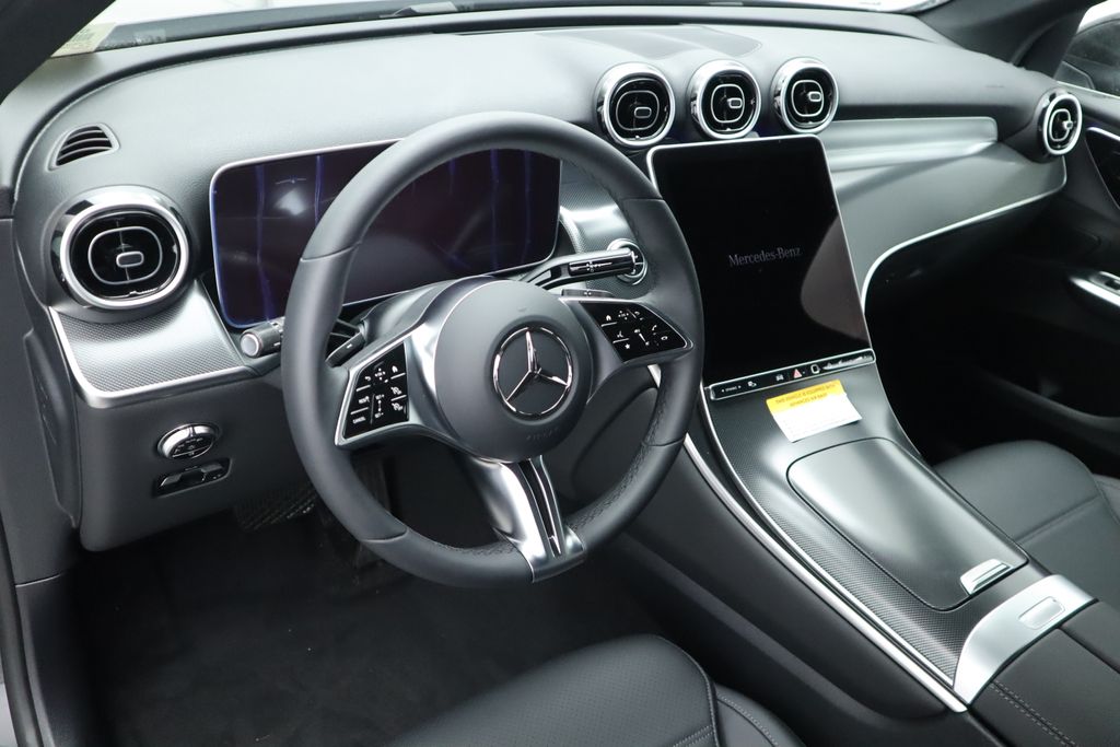 2025 Mercedes-Benz GLC 300 10