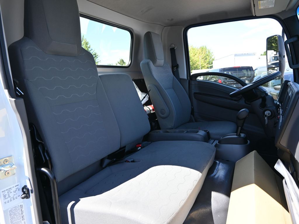 2025 Isuzu NRR 