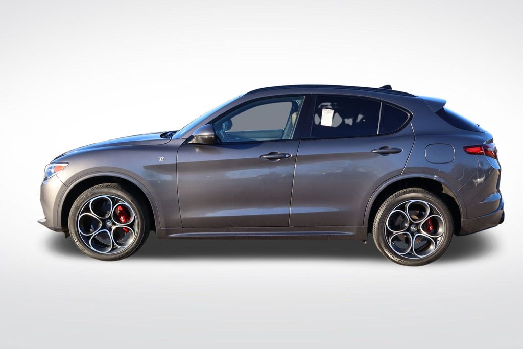 2022 Alfa Romeo Stelvio Ti 11