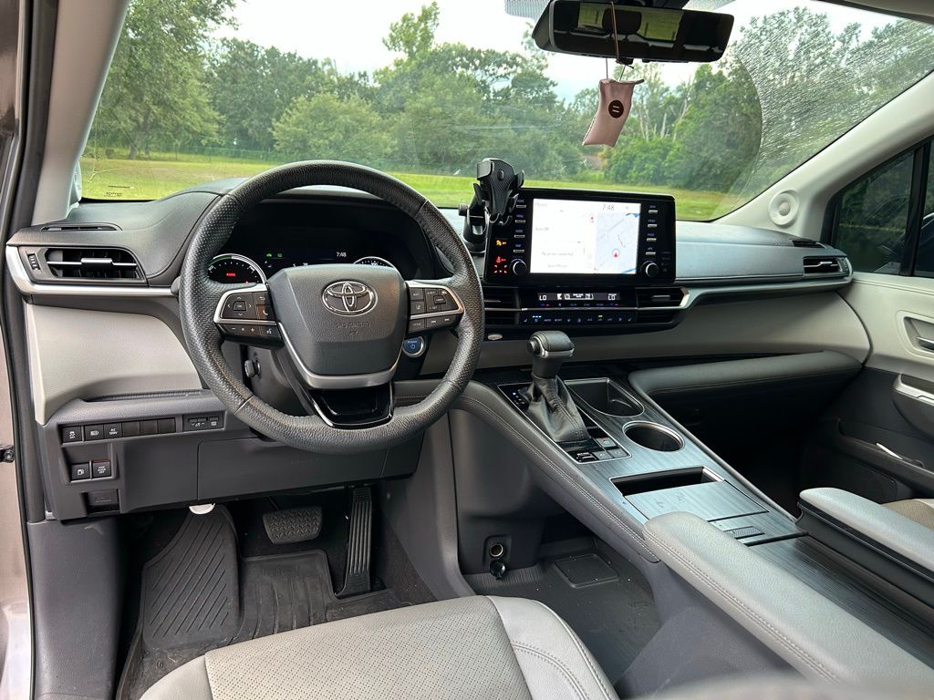 Thumbnail: 2022 Toyota Sienna - 11